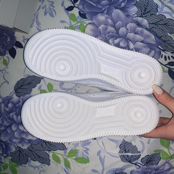 White Air Force 1 - Picture 3 of 4